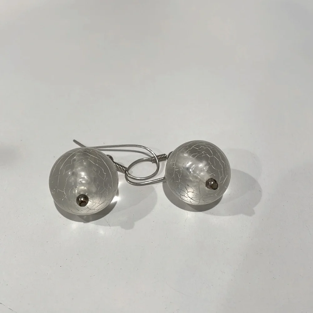 Clear acrylic ball shaped earrings. Vintage early 90s. - Picture 3 of 4